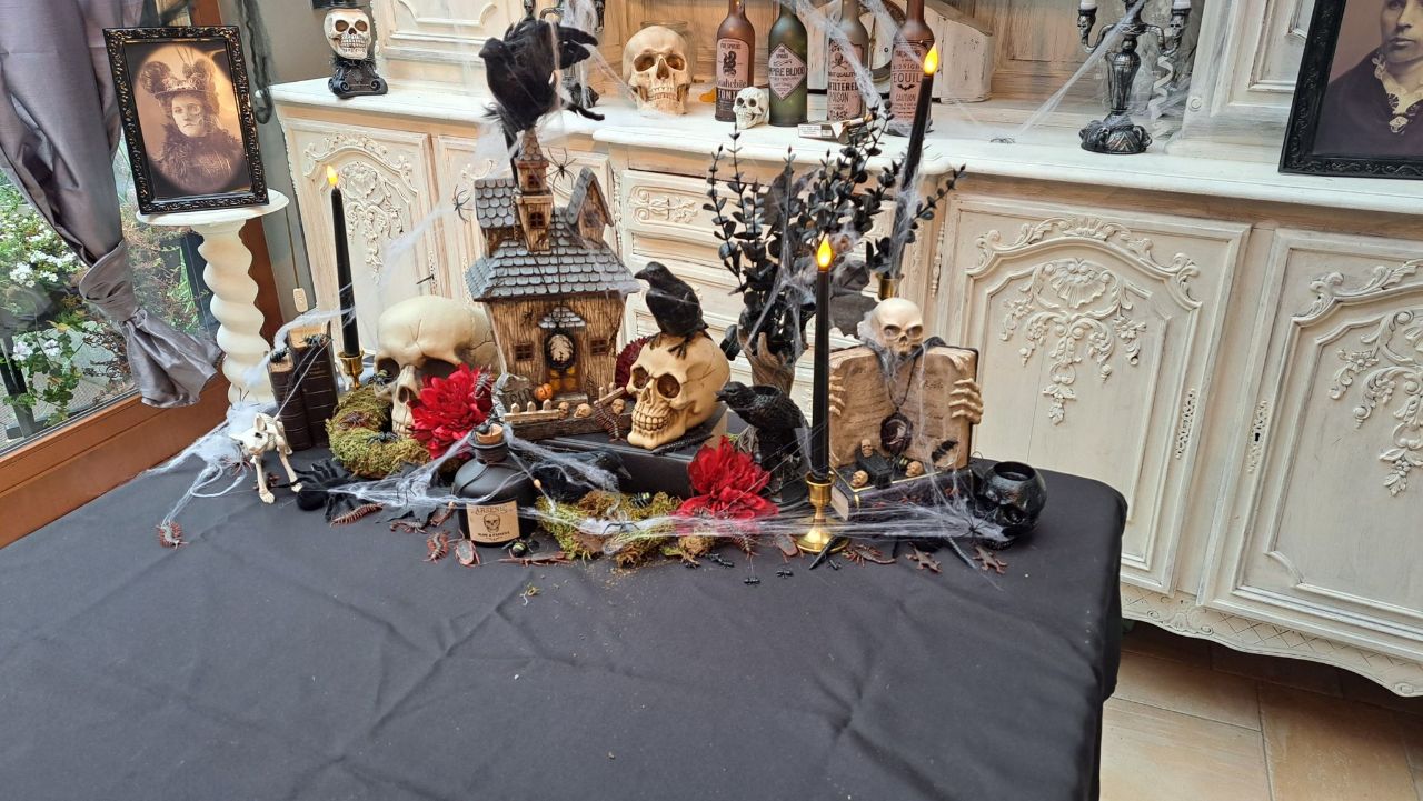 🎃 Table Halloween cabinet de curiosités gothique chic
